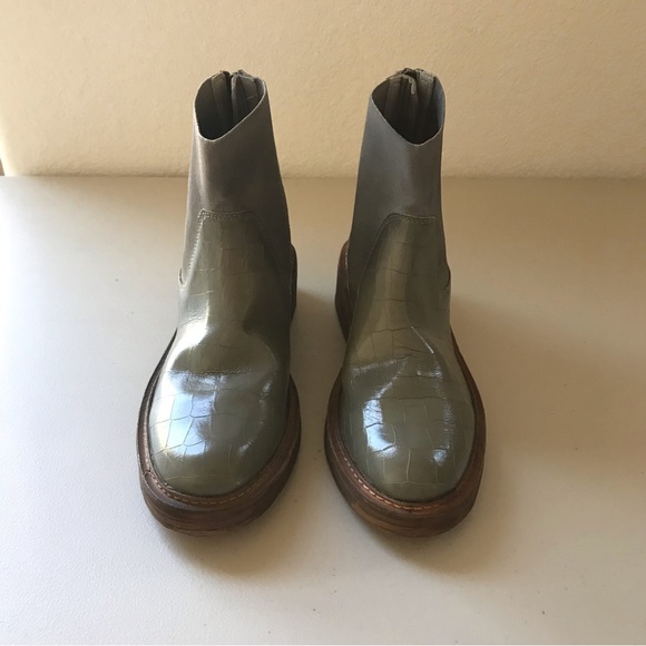 Free People Arlo Santa Fe Chelsea Croc Embossed Booties in Dust Storm sz 37 - Picture 7 of 7